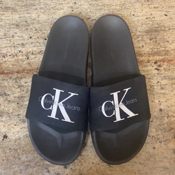 Sandals_&_Flip_Flops